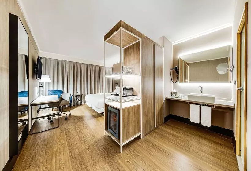 Отель NH Brussels Airport