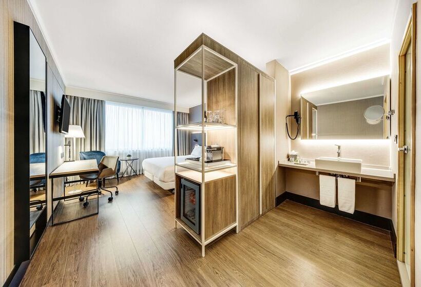 هتل NH Brussels Airport