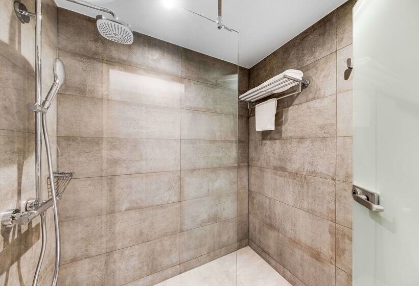 هتل NH Brussels Airport