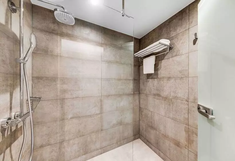 Отель NH Brussels Airport