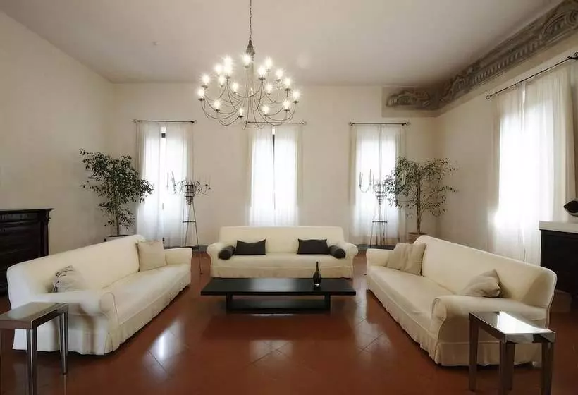 Szálloda Palazzo Piccolomini