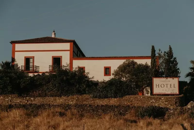 בית מלון כפרי Posada De Valdezufre