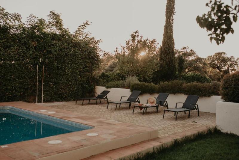 Отель Posada De Valdezufre