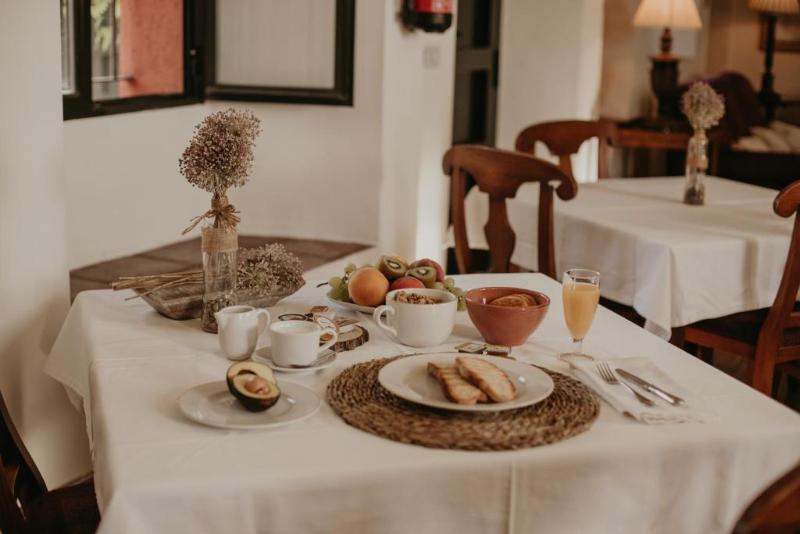 Отель Posada De Valdezufre