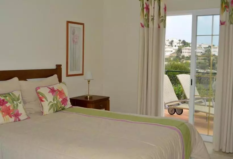 בית מלון כפרי Quinta Da Floresta – Santo António Villas, Golf & Spa