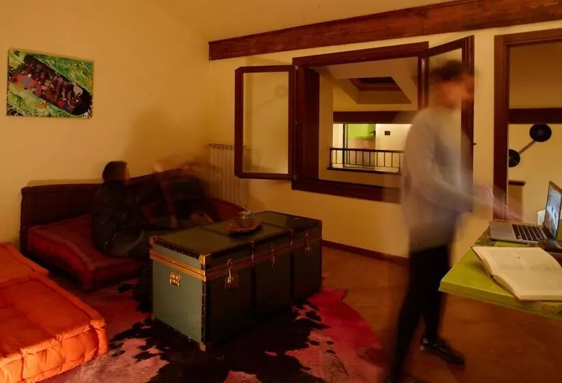 Mantua Hostal   Hostel