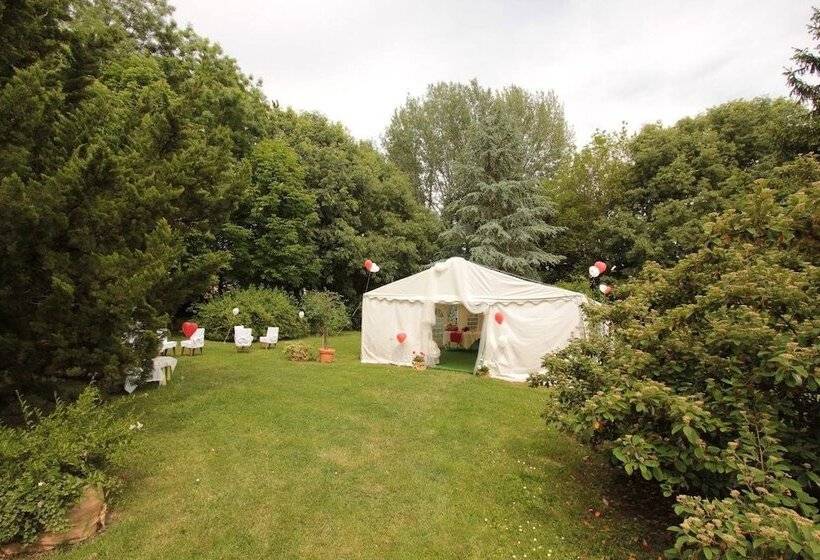 Курорт Lucciole Nella Nebbia