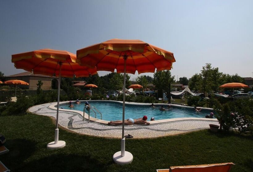 Курорт Lucciole Nella Nebbia