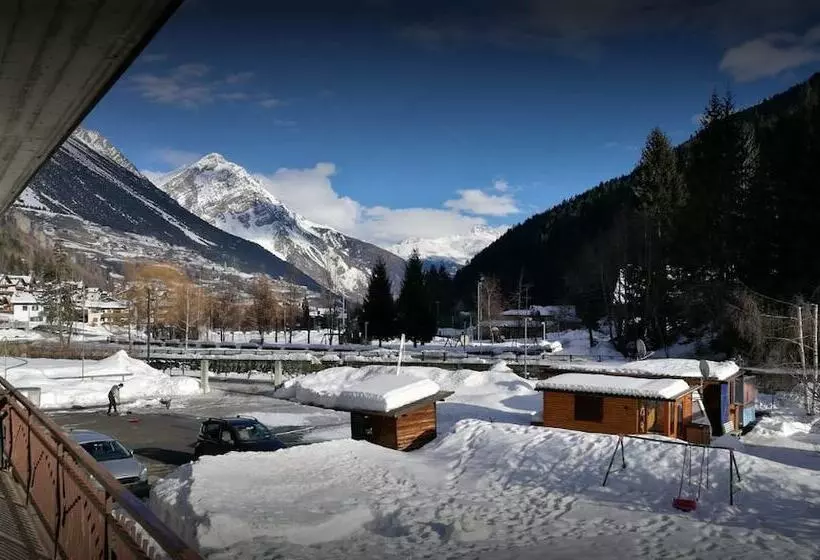 Camping Hotel La Pineta