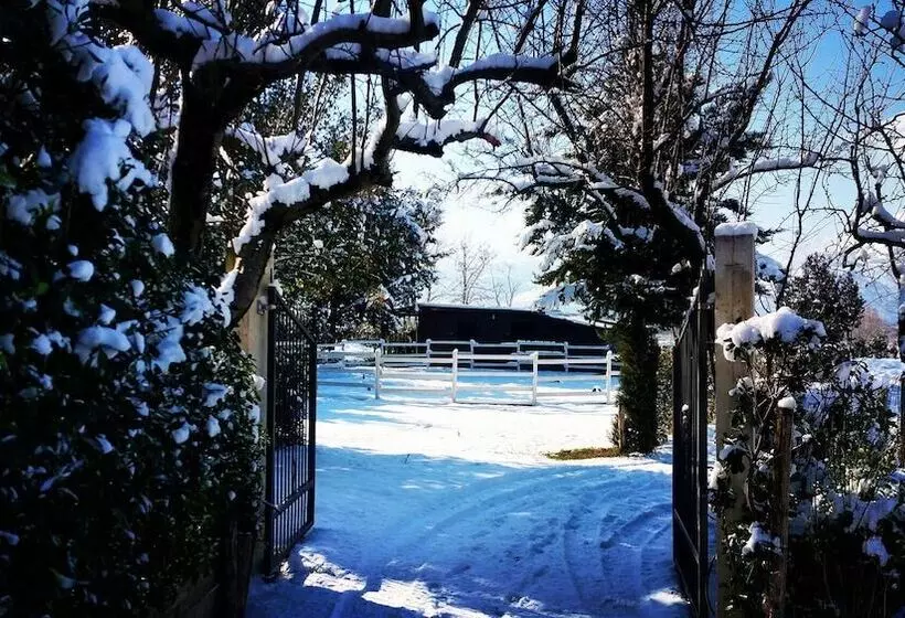 田舎風ホテル B&b Home Holiday Villa Delle Acacie Agriturismo