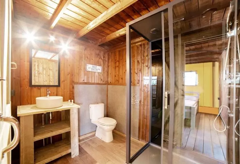 Hotelli Weekend Glamping Resort