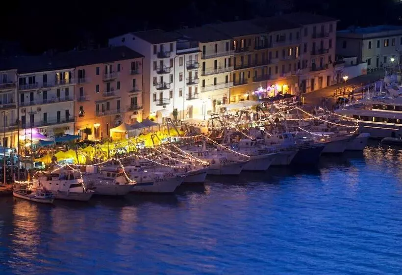 ホテル Yatch Suite Porto Santo Stefano