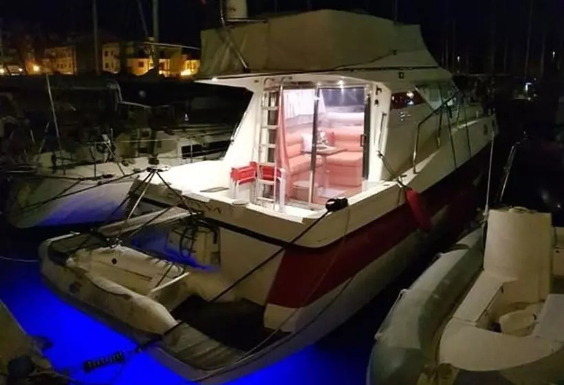 ホテル Yatch Suite Porto Santo Stefano