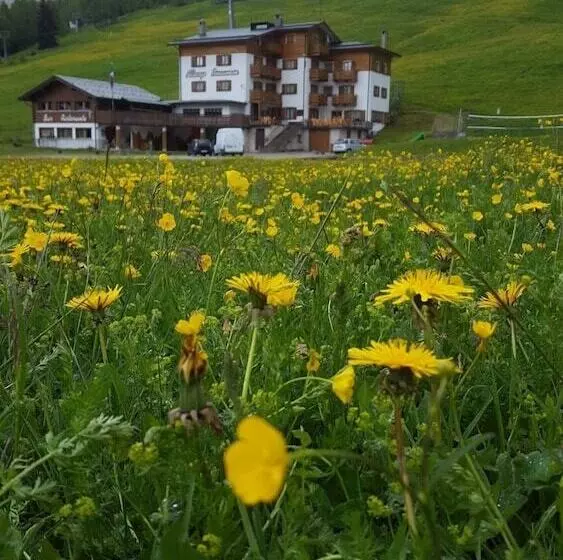 Hotelli Albergo Bucaneve