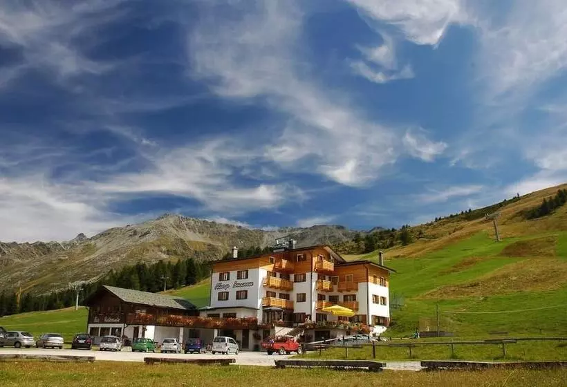 Hotelli Albergo Bucaneve