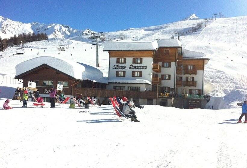 ホテル Albergo Bucaneve