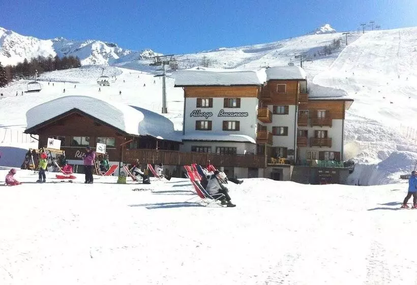 Hotelli Albergo Bucaneve