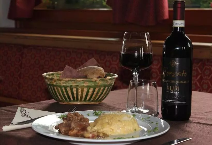 Hotelli Albergo Bucaneve