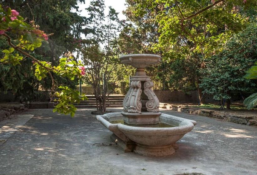 簡易ホテル Palazzo Caracciolo