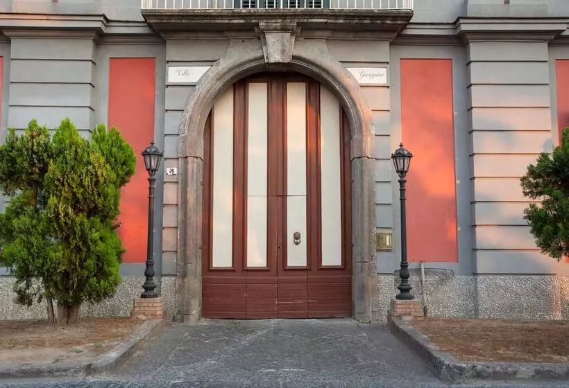 簡易ホテル Palazzo Caracciolo