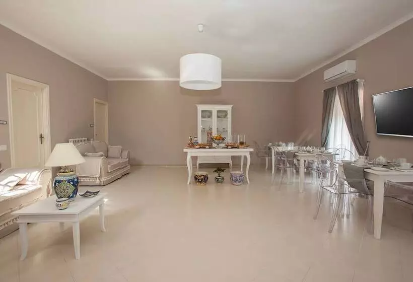 簡易ホテル Palazzo Caracciolo