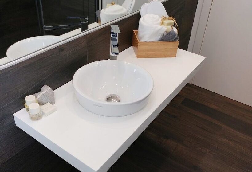 פנסיון Suite Vogue Luce