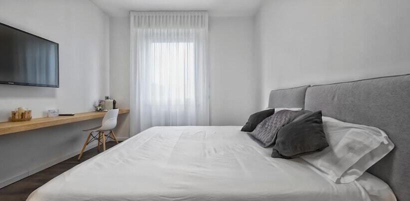 פנסיון Suite Vogue Luce