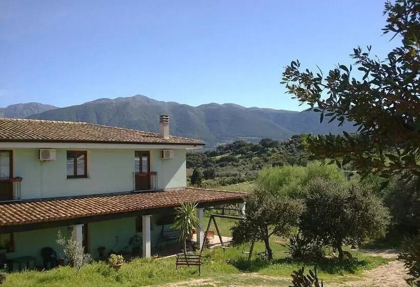 هتل Agriturismo Alba Chiara