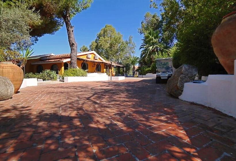 Hotel Baia Paraelios Resort