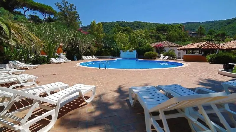 هتل Baia Paraelios Resort