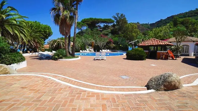 هتل Baia Paraelios Resort