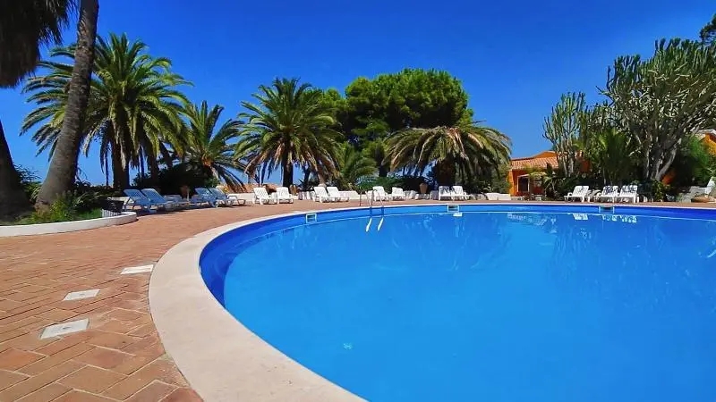 هتل Baia Paraelios Resort