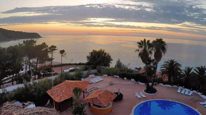 هتل Baia Paraelios Resort