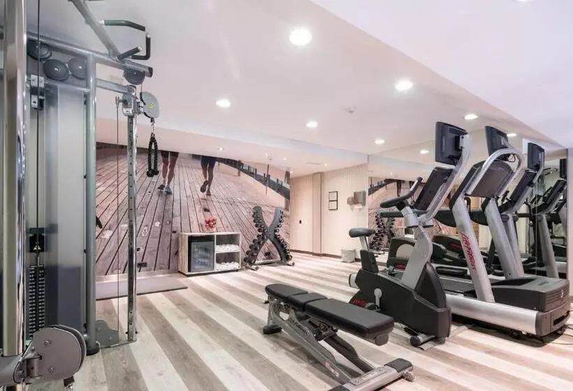 Отель Catalonia Eixample 1864