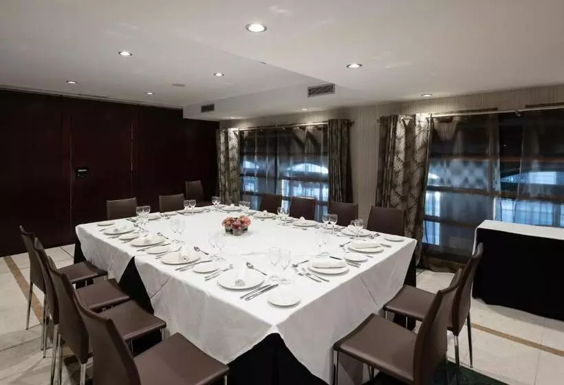 Отель Catalonia Eixample 1864