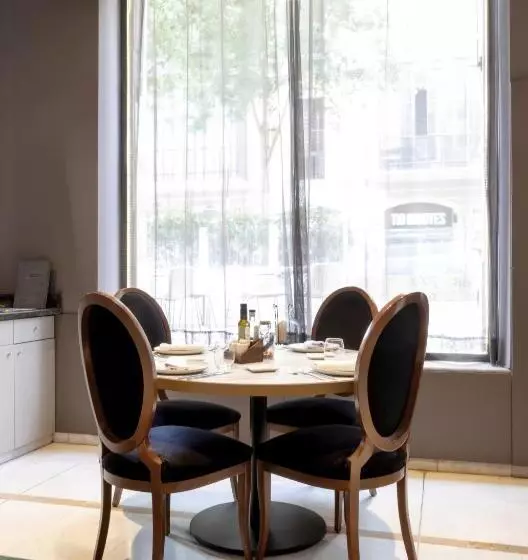 Отель Catalonia Eixample 1864