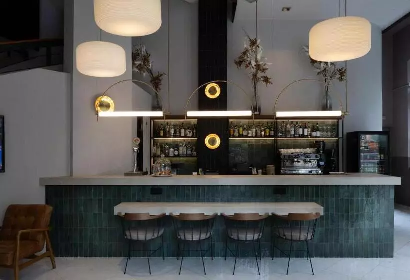 Отель Catalonia Eixample 1864