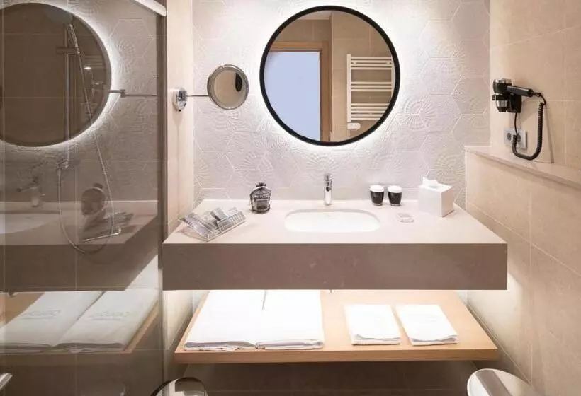 Отель Catalonia Eixample 1864