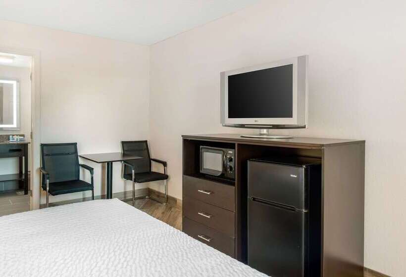 فندق Clarion Inn & Suites Kissimmeelake Buena Vista South