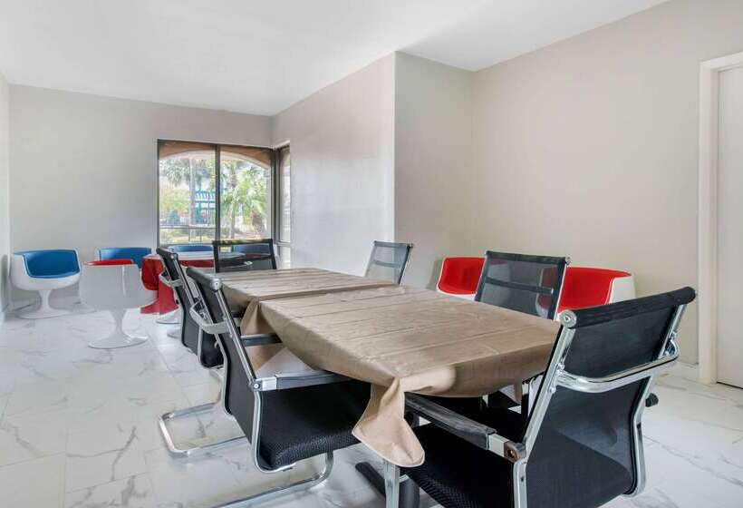 فندق Clarion Inn & Suites Kissimmeelake Buena Vista South