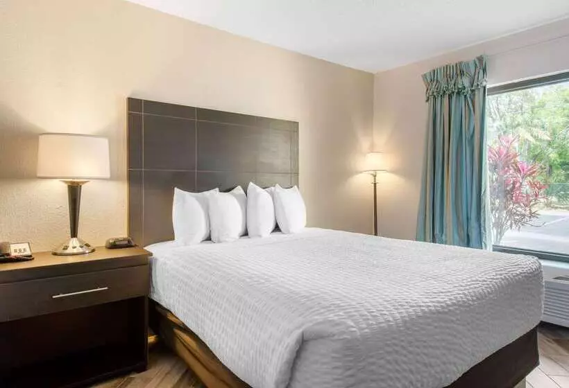 酒店 Clarion Inn & Suites Kissimmeelake Buena Vista South