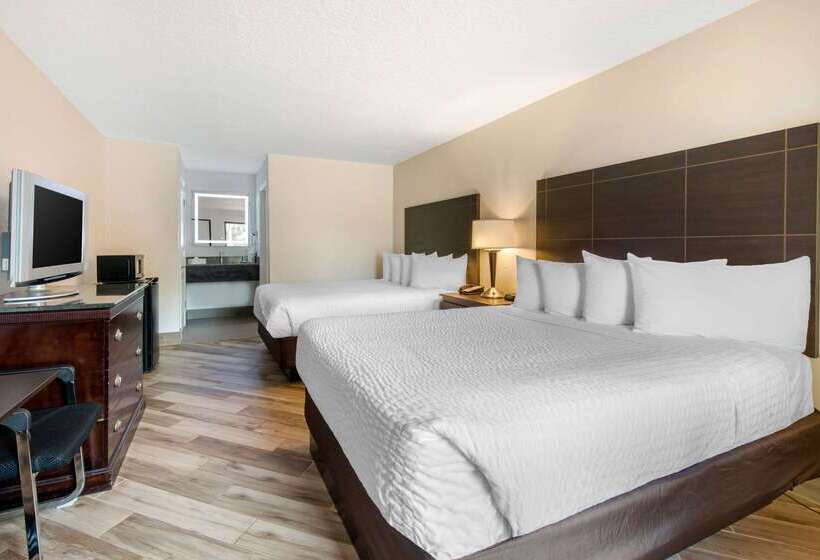 فندق Clarion Inn & Suites Kissimmeelake Buena Vista South