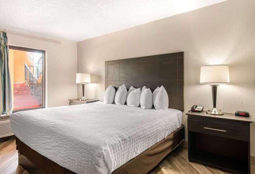 فندق Clarion Inn & Suites Kissimmeelake Buena Vista South