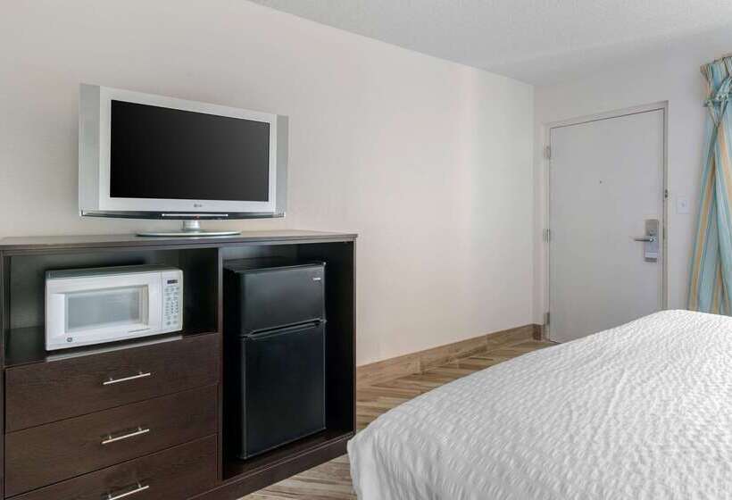 فندق Clarion Inn & Suites Kissimmeelake Buena Vista South