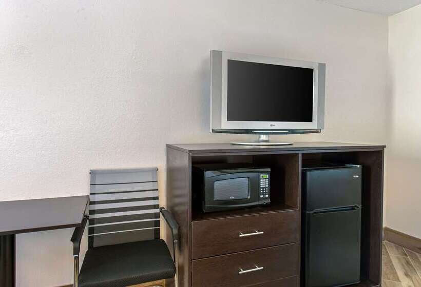 فندق Clarion Inn & Suites Kissimmeelake Buena Vista South