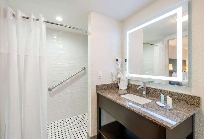 فندق Clarion Inn & Suites Kissimmeelake Buena Vista South