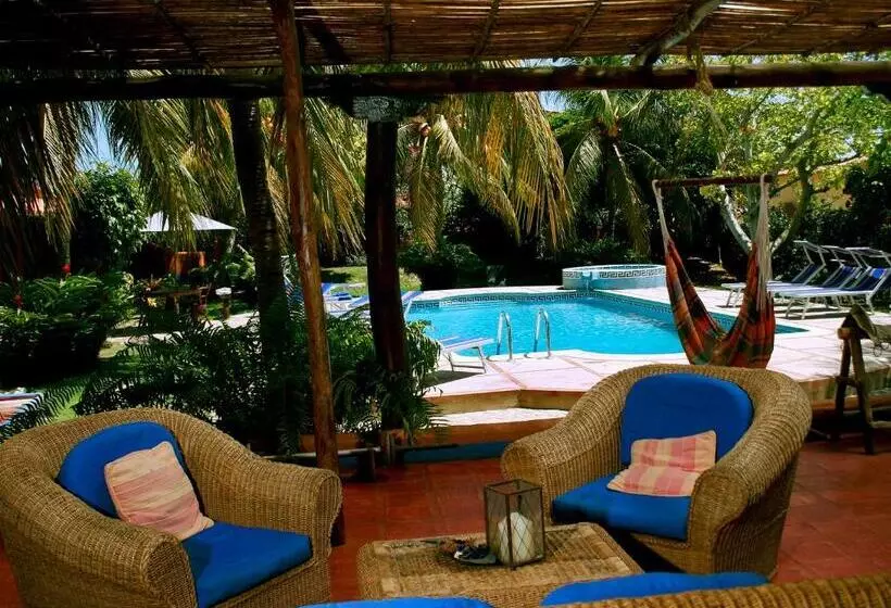 هتل Costa Linda Beach