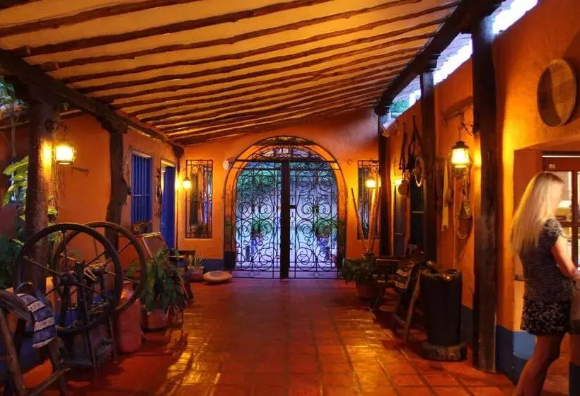 هتل Costa Linda Beach