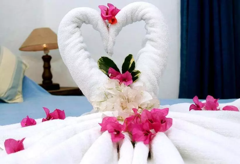 هتل Costa Linda Beach