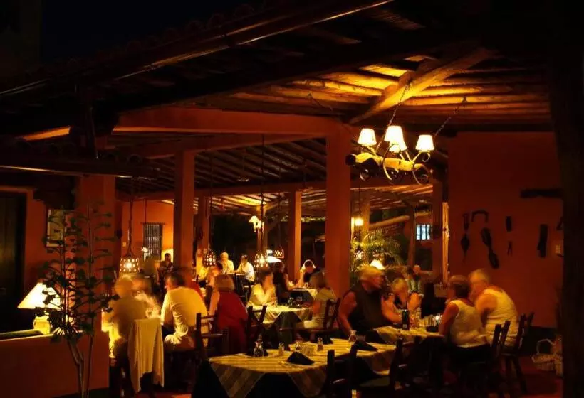 هتل Costa Linda Beach